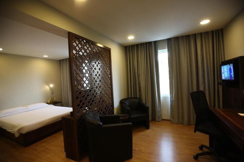 Keys Prima By Lemon Tree Hotels, Pimpri, Pune Bagian luar foto