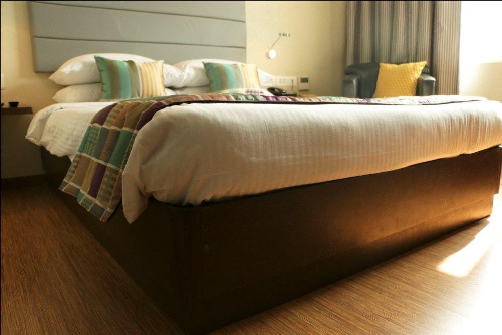 Keys Prima By Lemon Tree Hotels, Pimpri, Pune Bagian luar foto