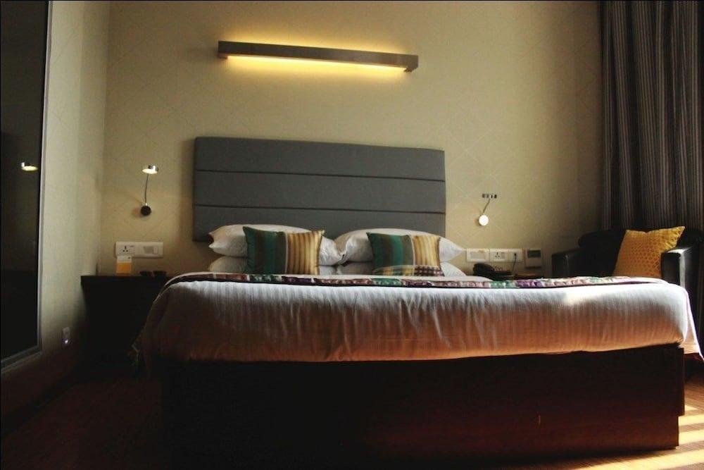 Keys Prima By Lemon Tree Hotels, Pimpri, Pune Bagian luar foto