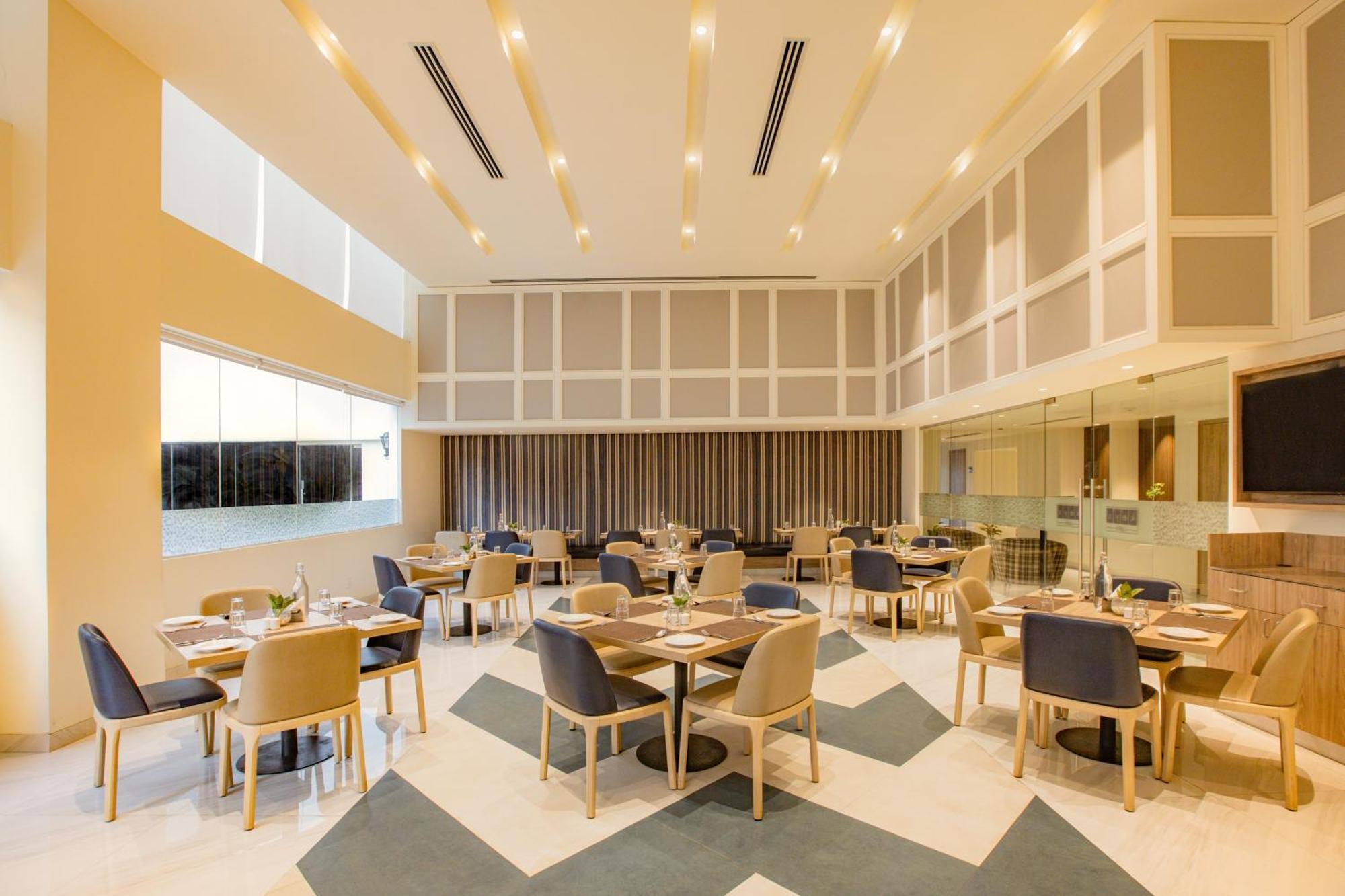 Keys Prima By Lemon Tree Hotels, Pimpri, Pune Bagian luar foto