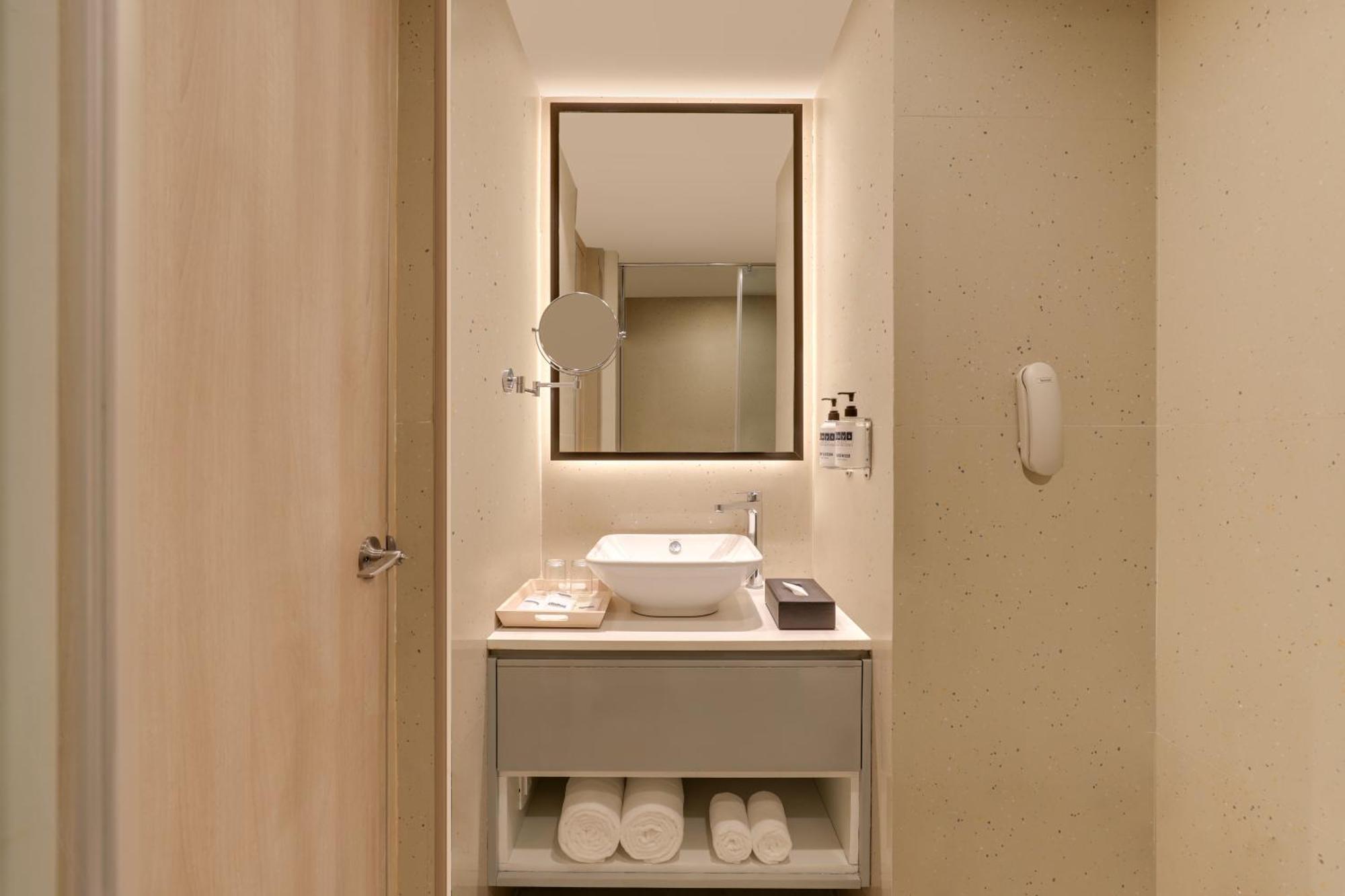 Keys Prima By Lemon Tree Hotels, Pimpri, Pune Bagian luar foto