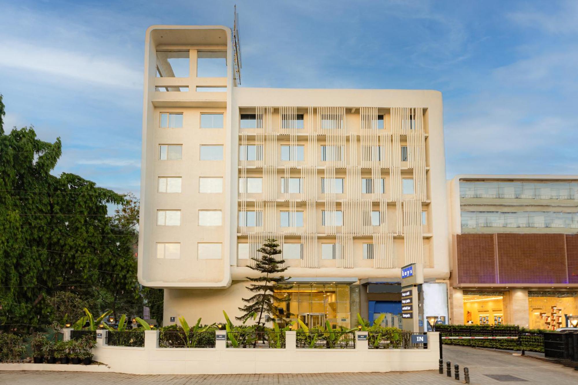 Keys Prima By Lemon Tree Hotels, Pimpri, Pune Bagian luar foto